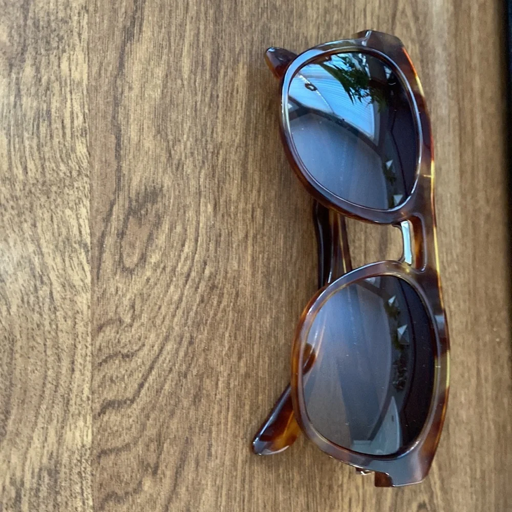 Prada sunglasses; tortoise frames; original case and box unisex - Picture 3 of 13